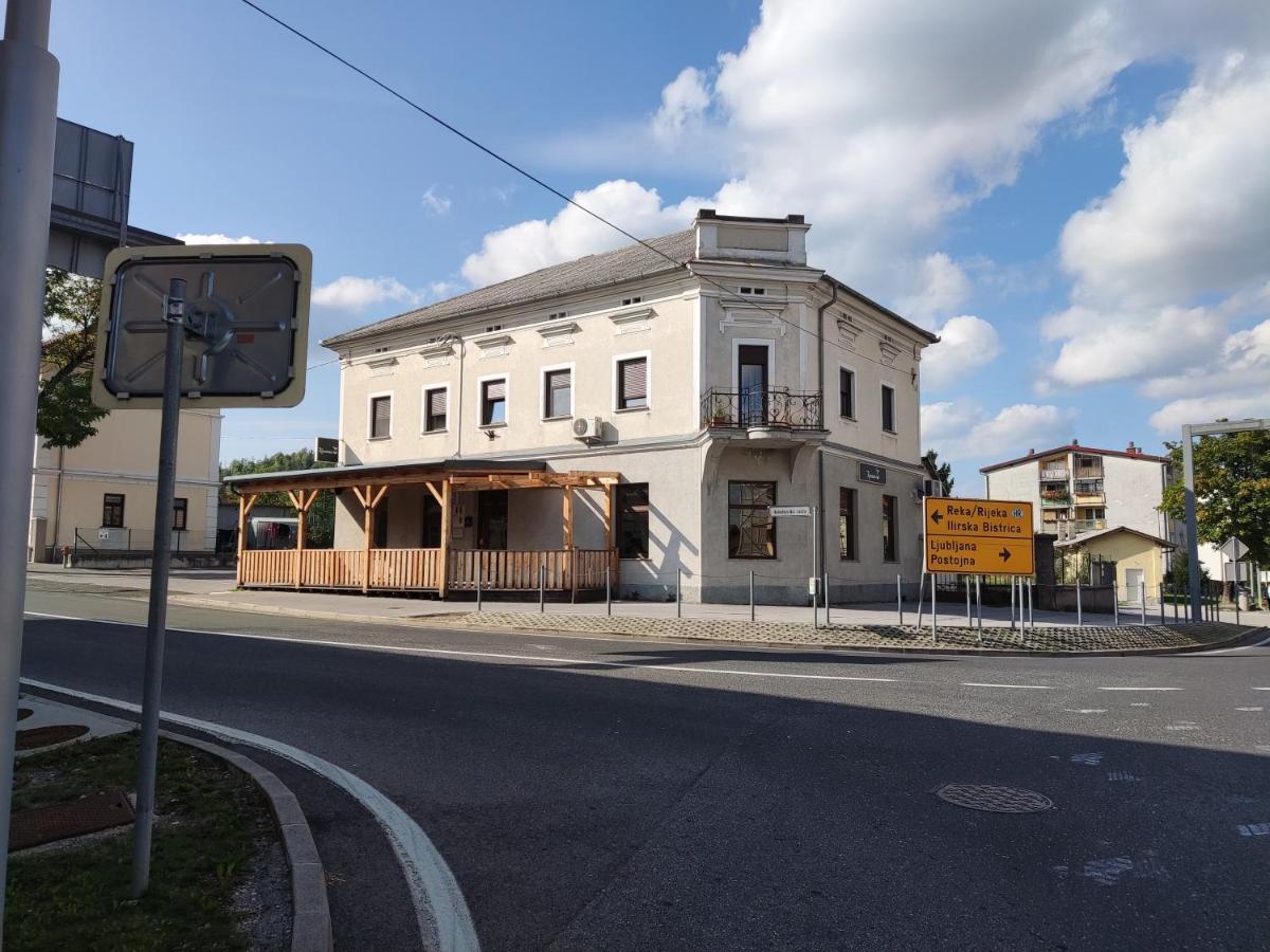 Family Hostel Pivka Kültér fotó